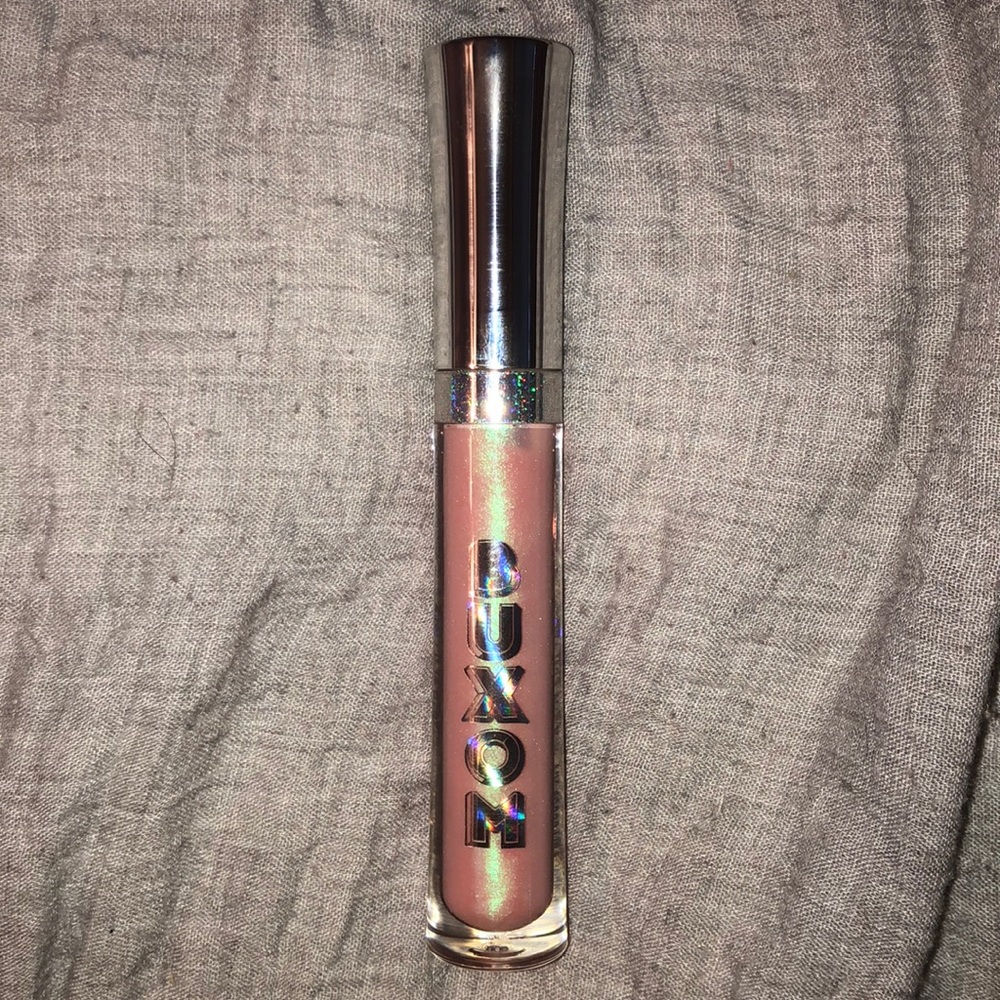 Buxom lip plumping gloss